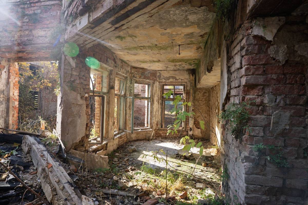 Eliáška complex and interiors — photograph 15