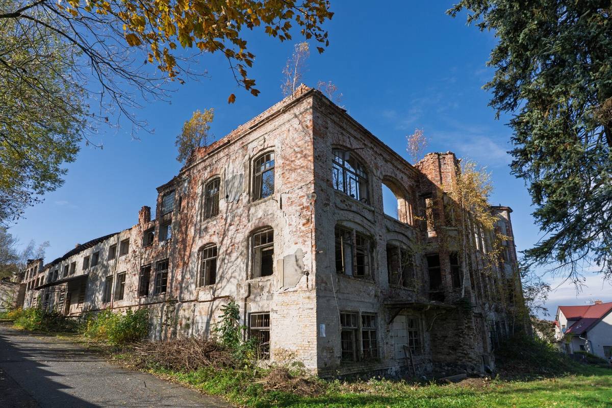 Eliáška complex and interiors — photograph 2