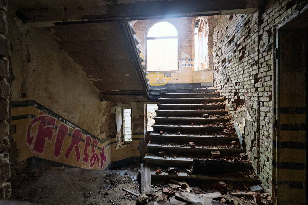 Eliáška complex and interiors — photograph 6