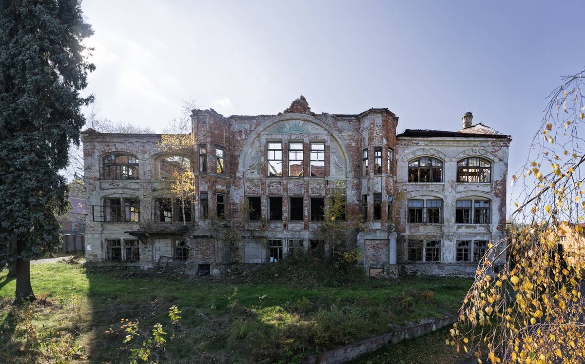 Eliáška factory façade in autumn light
