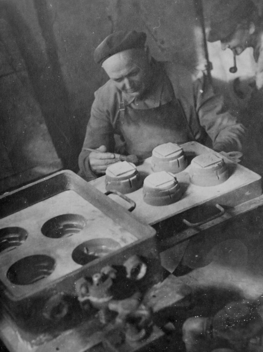 Finishing components by hand