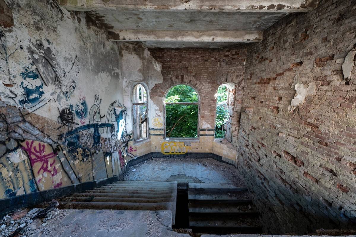 Eliáška complex and interiors — photograph 32