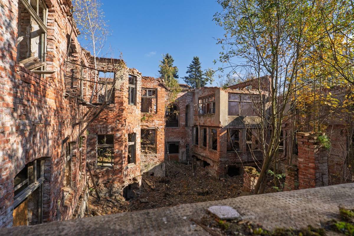Eliáška complex and interiors — photograph 25